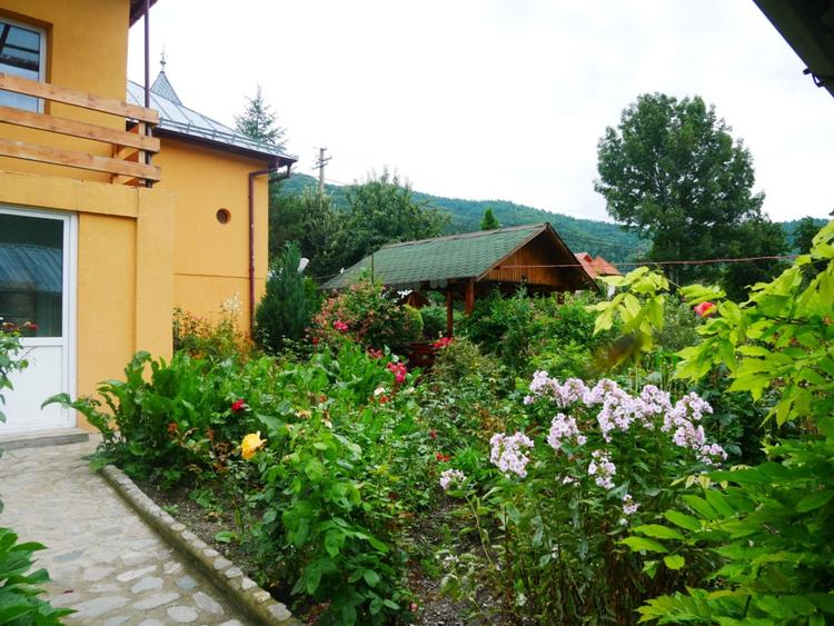 Casă cu 4 camere în Central