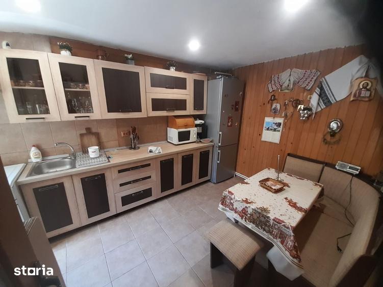 Casă cu 4 camere cu Teren 30 Mp în Grivița