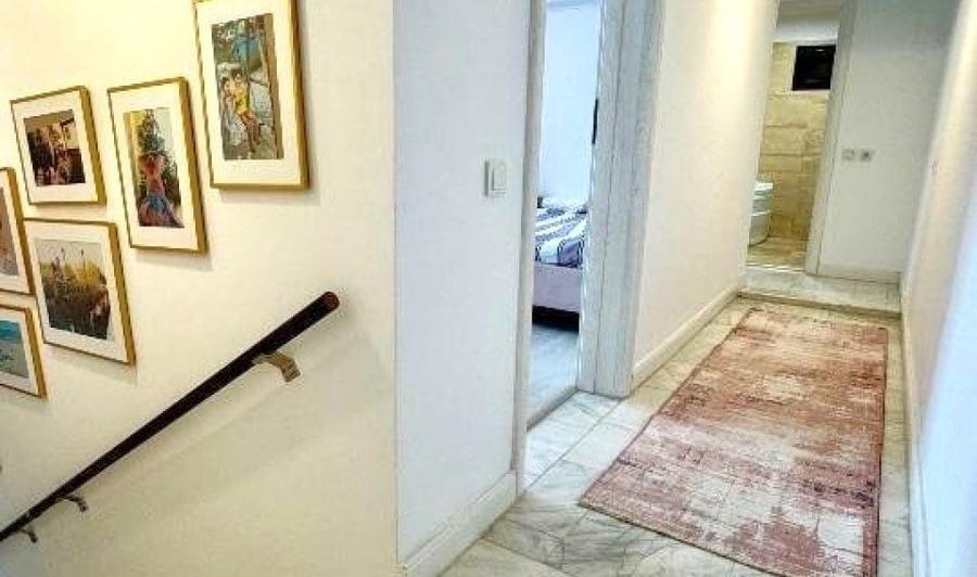 Casă cu 5 camere cu Teren 140 Mp în Domenii