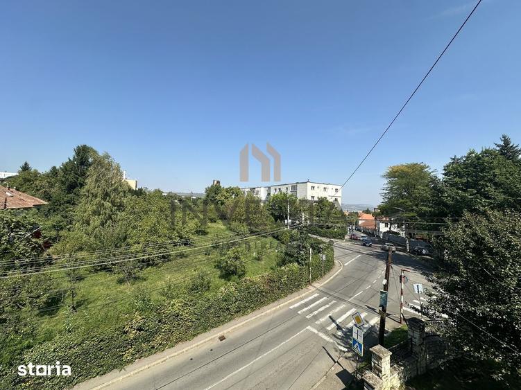 Apartament cu 4 camere decomandat în Gruia