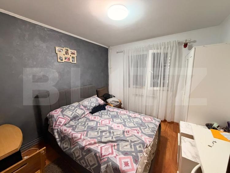 Apartament cu 3 camere semidecomandat, mobilat în Craiovița Nouă