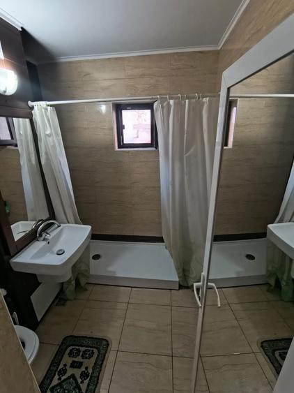 Apartament cu 4 camere decomandat în Trocadero