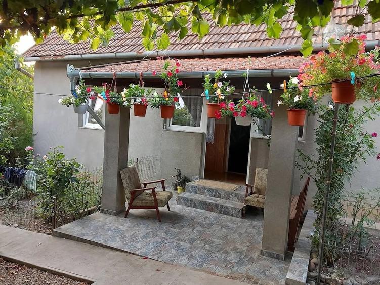 Casă cu Teren 1449 Mp în Cadea