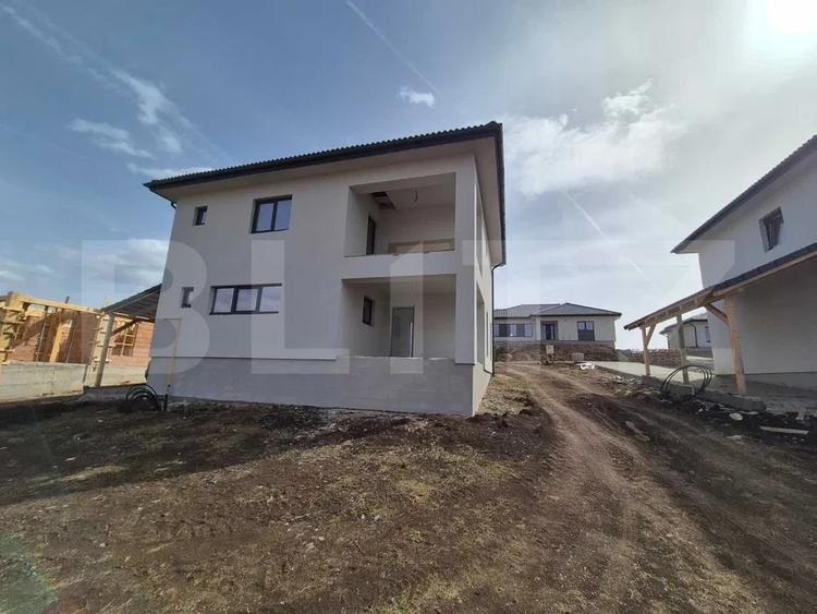 Casă individuală cu 4 camere cu Canalizare în Jucu de Sus