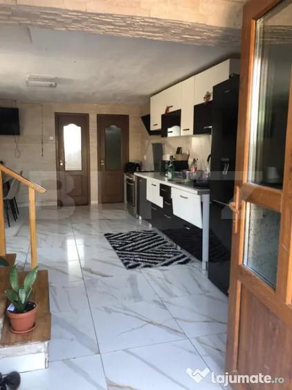 Casă cu 7 camere cu Teren 200 Mp în Săcele