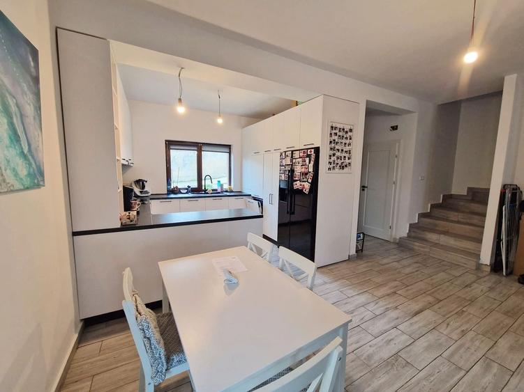 Duplex cu 4 camere cu Canalizare în Dezmir