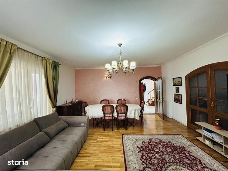 Apartament cu 4 camere în Sub Arini
