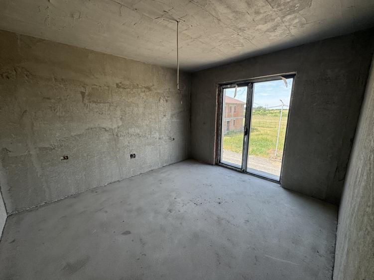 Duplex cu 5 camere cu Teren 270 Mp în Giroc