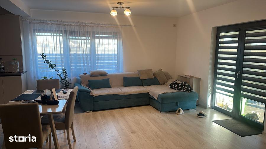 Casă cu 3 camere cu Teren 400 Mp în Bradu