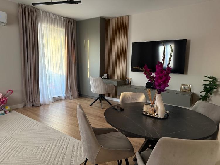 Apartament cu 3 camere decomandat, mobilat în Central