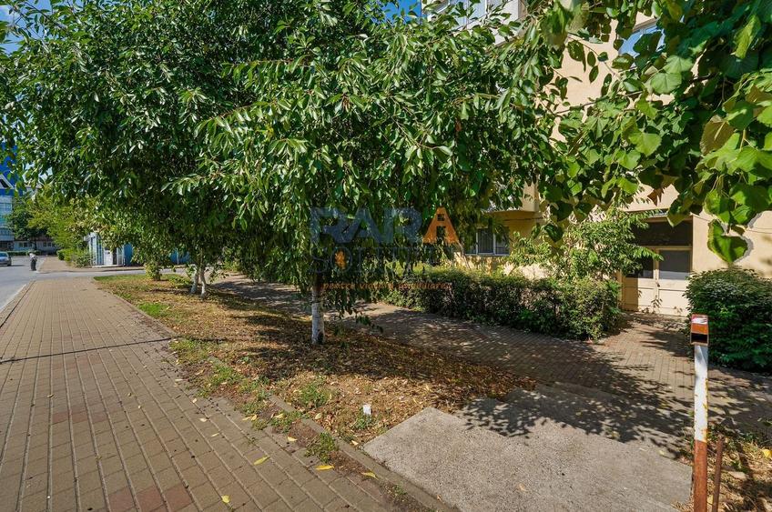 Apartament cu 3 camere decomandat, mobilat în Sud