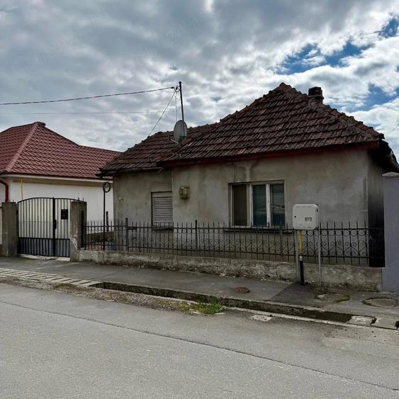 Casă cu 3 camere cu Teren 757 Mp în Oșorhei
