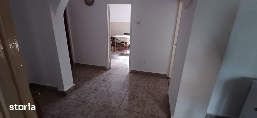 Apartament cu 4 camere decomandat în Orașul Vechi