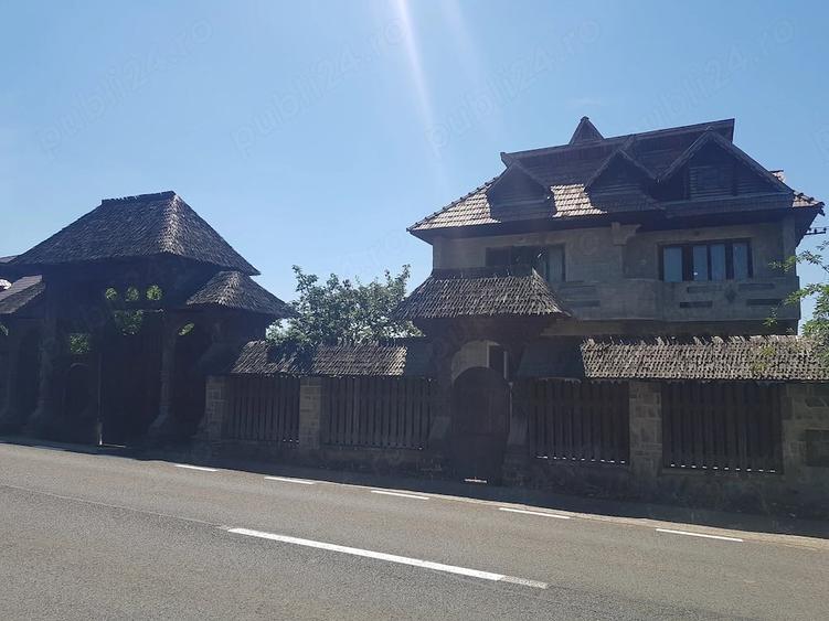 Casă cu 10 camere cu Teren 10 Mp în Central