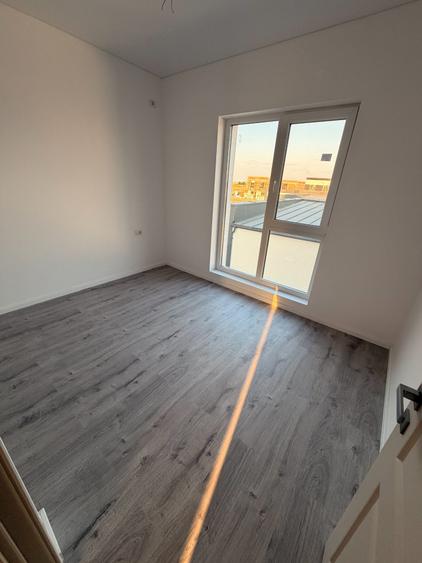 Casă individuală cu 4 camere cu Teren 500 Mp în Vidra