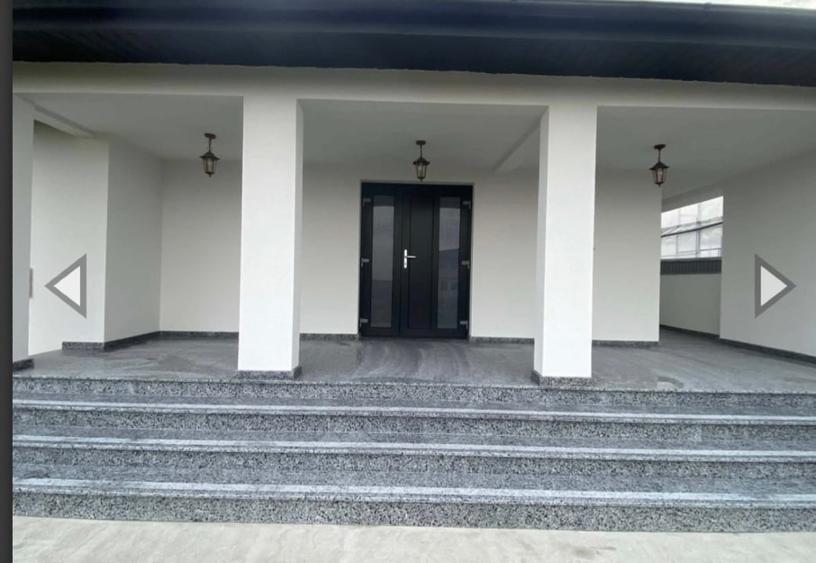 Casă individuală cu 5 camere cu Canalizare în Central