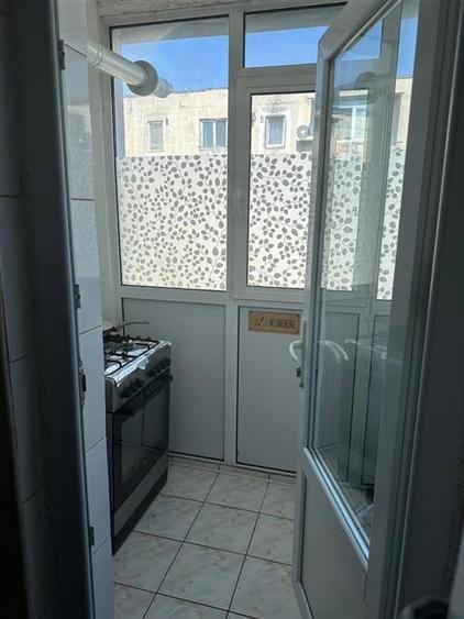 Apartament cu 3 camere decomandat, mobilat în Baza 3