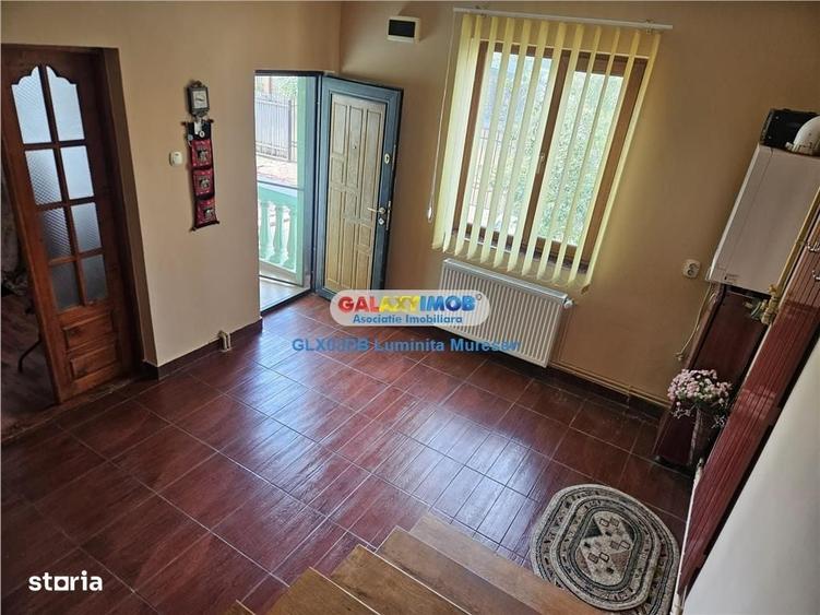 Casă cu 4 camere în Valea