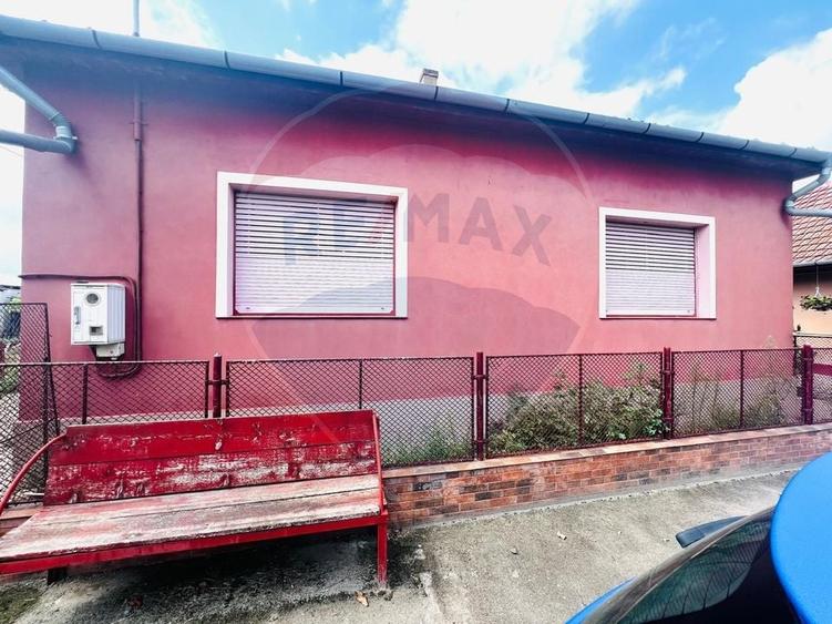 Casă individuală cu 4 camere cu Teren 1672 Mp în Horia