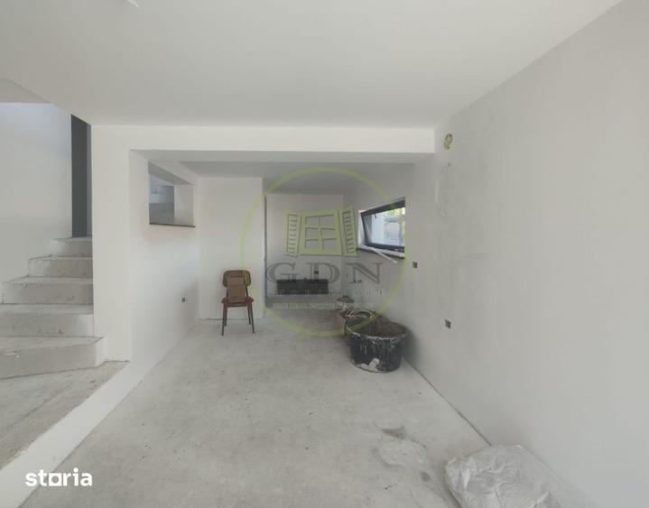 Casă cu 4 camere cu Teren 350 Mp în Podari