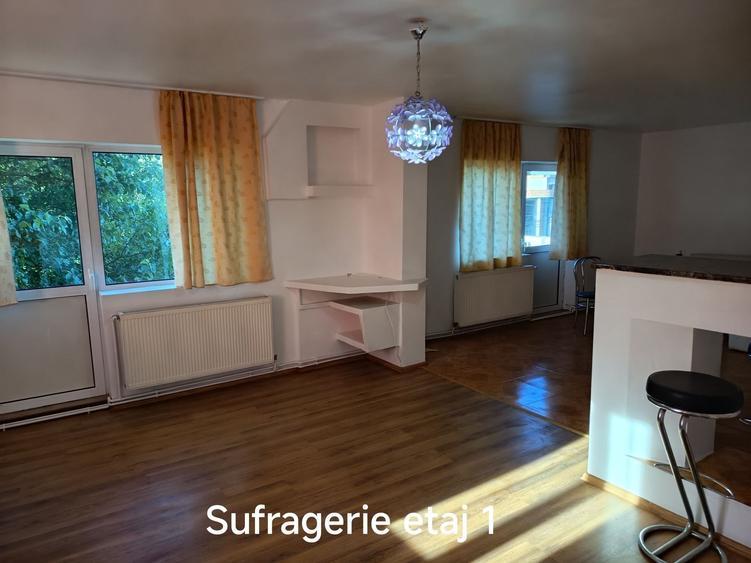 Casă cu 4 camere în Bârzești