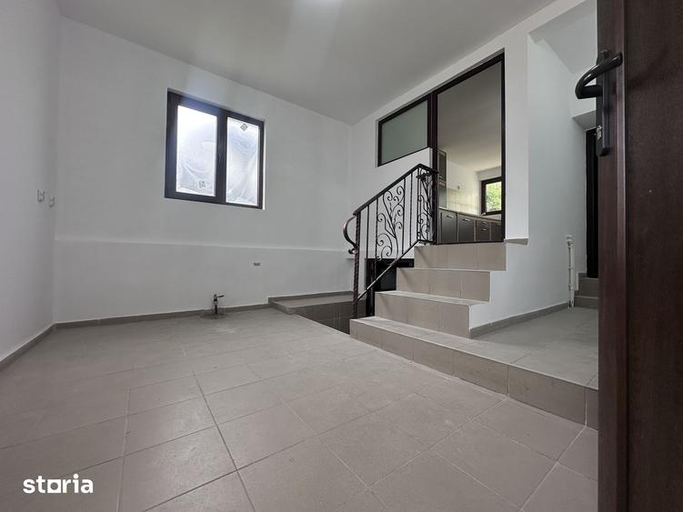 Casă cu 6 camere cu Teren 1532 Mp în Gura Vadului