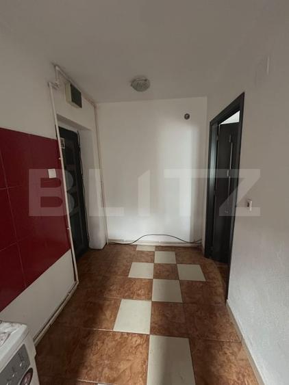 Apartament cu 2 camere semidecomandat, mobilat în Titu