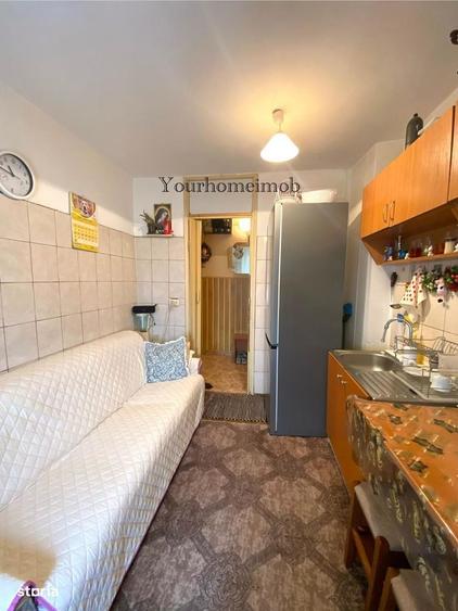 Apartament cu 2 camere semidecomandat în Craiovița Nouă