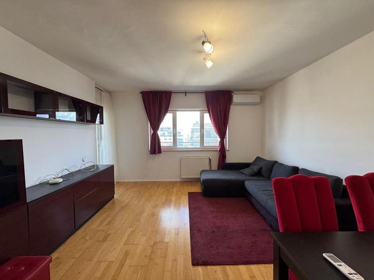 Apartament cu 3 camere decomandat, mobilat în Tei
