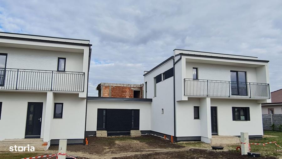 Casă cu 5 camere cu Teren 350 Mp în Dumbrăvița