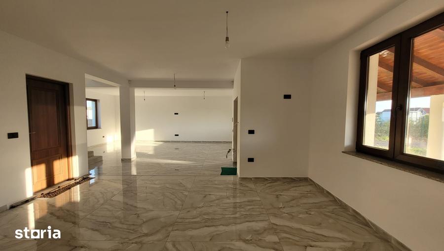 Casă cu 4 camere cu Teren 1000 Mp în Odoreu