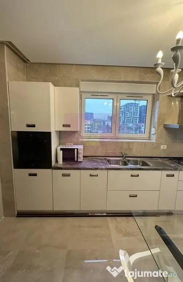 Apartament cu 3 camere semidecomandat în Herăstrău