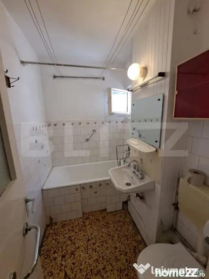 Apartament cu 3 camere semidecomandat în Griviței