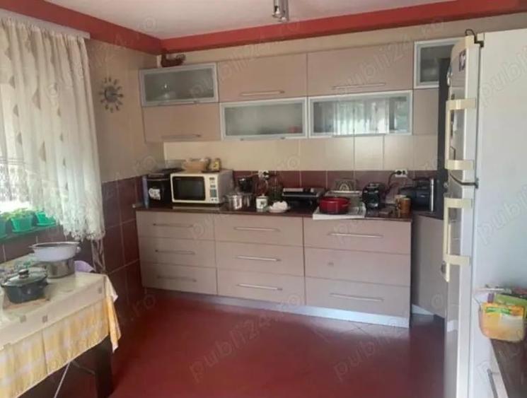 Casă cu 4 camere cu Teren 500 Mp în Tărtășești