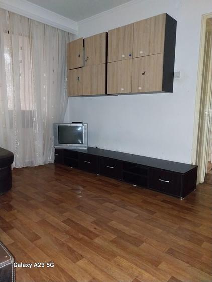 Apartament cu 2 camere semidecomandat în Craiovei
