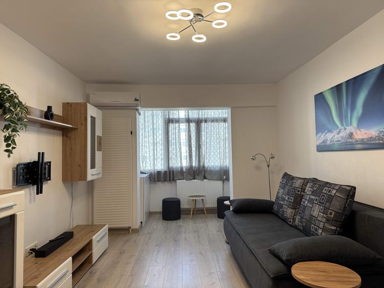 Apartament cu 3 camere decomandat, mobilat în