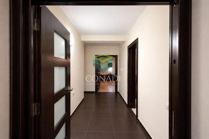 Apartament cu 4 camere decomandat în Băneasa