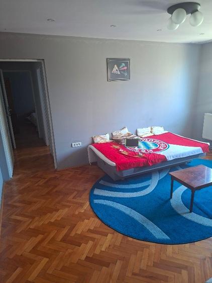 Apartament cu 3 camere semidecomandat în Central