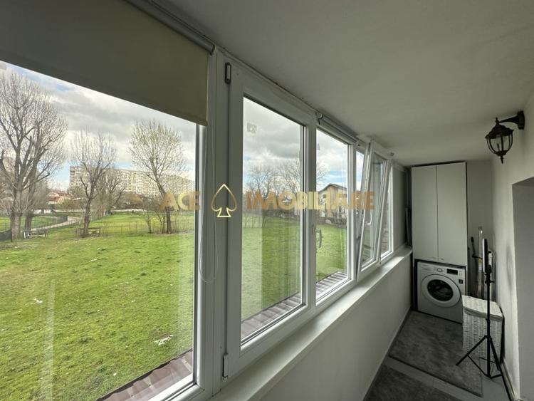 Apartament cu 4 camere semidecomandat, mobilat în Vitan