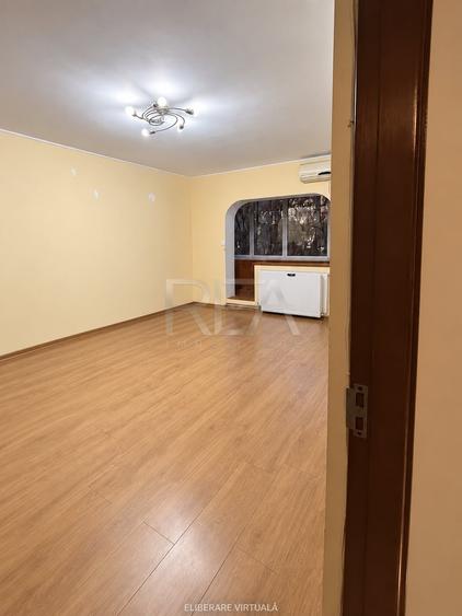 Apartament cu 3 camere decomandat în Apusului