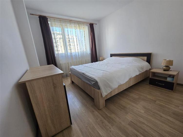 Apartament cu 2 camere decomandat, mobilat în Tractorul