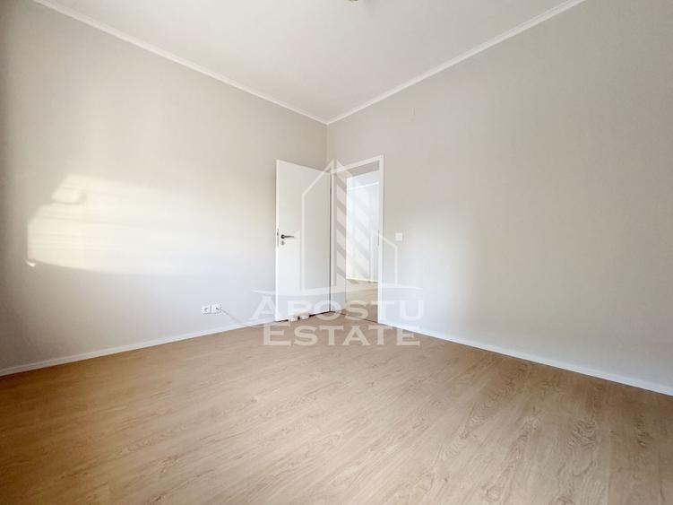 Apartament cu 3 camere semidecomandat în Braytim