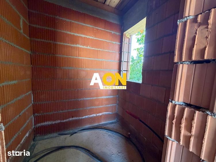 Casă cu 4 camere cu Teren 730 Mp în Lipoveni