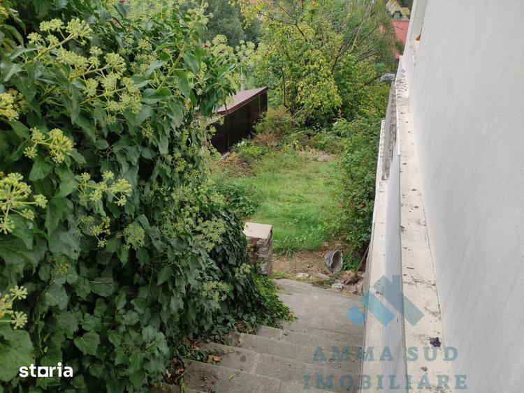 Casă cu 10 camere cu Teren 700 Mp în Furnica