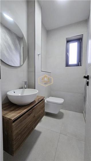 Apartament cu 4 camere decomandat, mobilat în Carpați 2