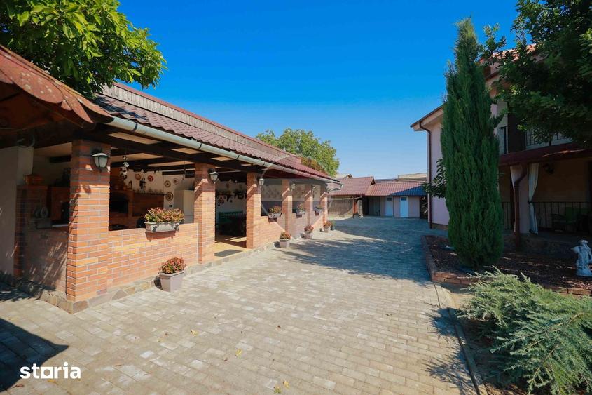 Casă cu 5 camere cu Teren 1198 Mp în Central