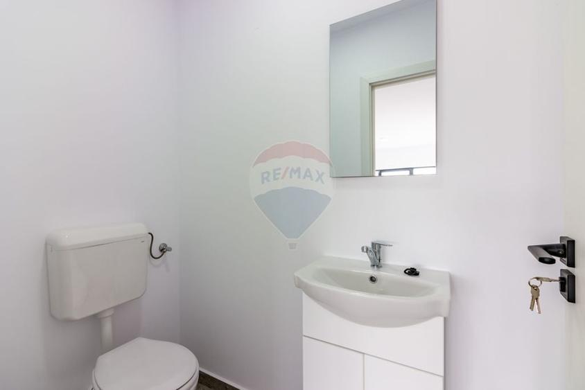 Spațiu comercial, de 560 mp, în Balotești