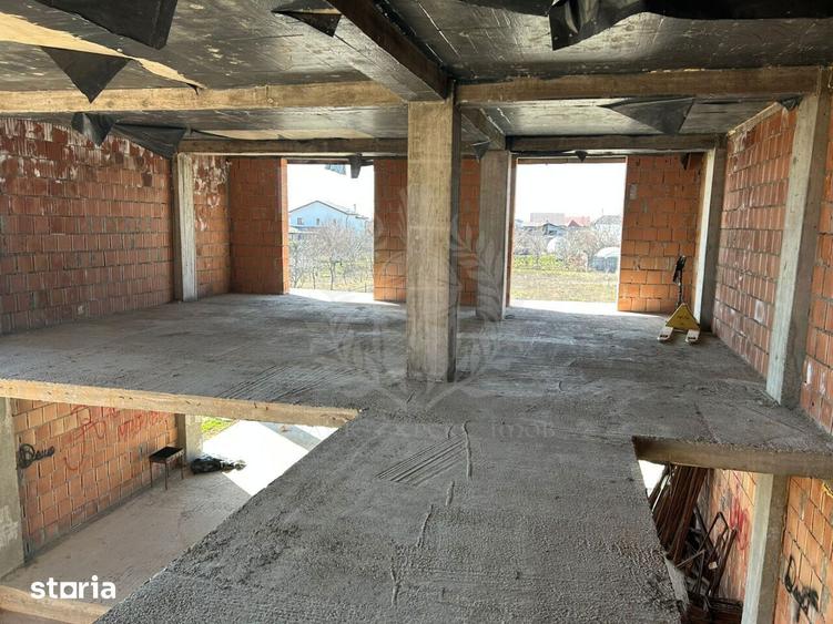 Casă cu 6 camere cu Teren 1600 Mp în Târgșoru Vechi