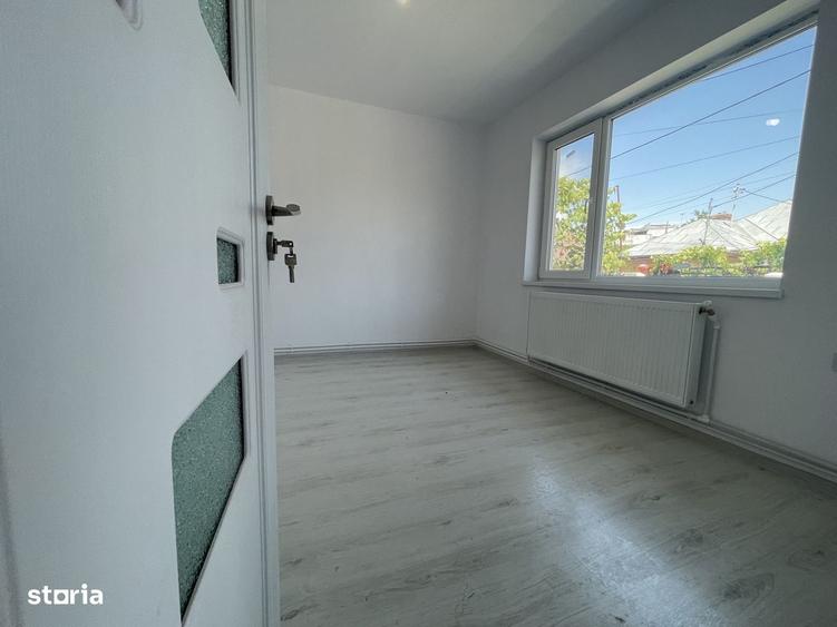 Casă cu 4 camere în Gara Veche