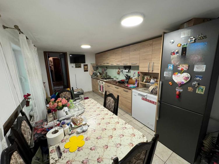 Casă cu 3 camere în Dobroești